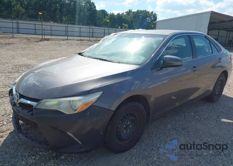 2017 Toyota Camry Le z USA, uszkodzony, nr VIN 4T1BF1FK4HU806879